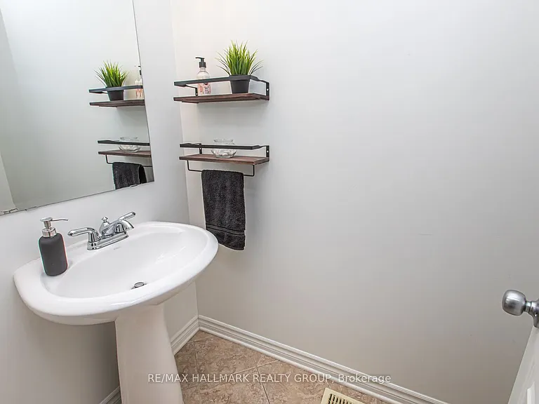 534 Rochefort Cir — Photo 5