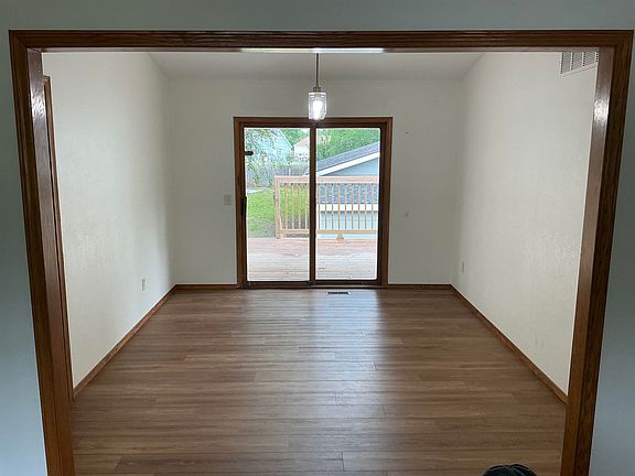 4th image of 1009 Helen St