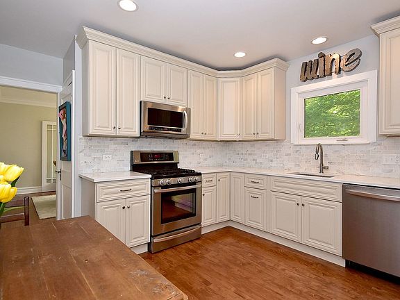 3rd image of 20 Pine Ave