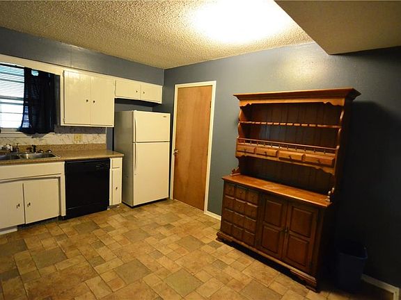 4th image of 3705 Veterans Ln