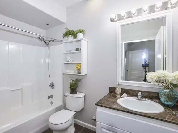 3rd image of 453 E Okeefe St APT 210
