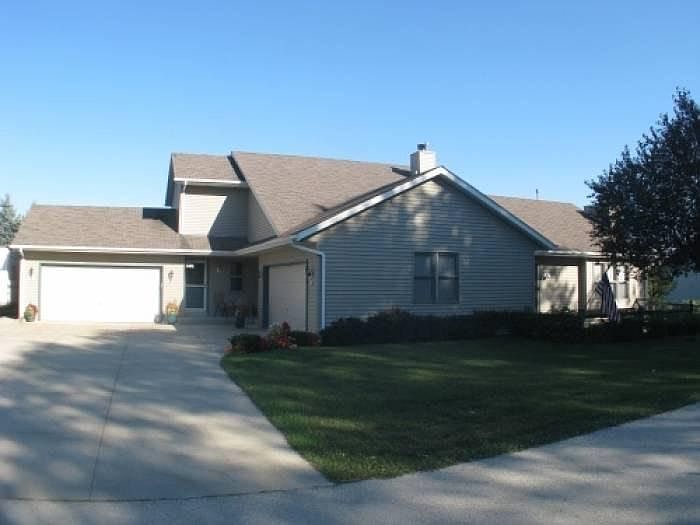 2622 Meadowbrook Rd, Waukesha, WI 53188 Zillow