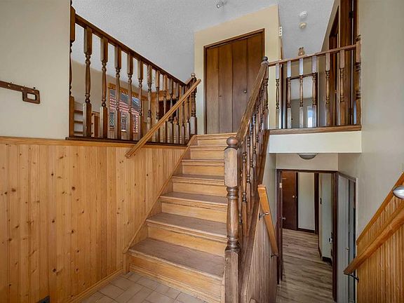 3rd image of 124 SE Macewan Dr NW