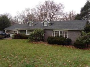 50 Wheel Meadow Dr, Longmeadow, MA 01106