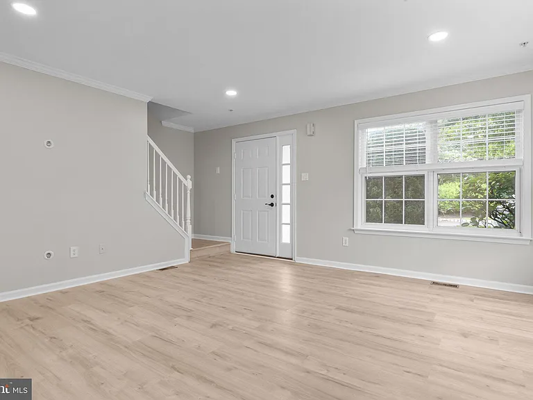 115 Goldfinch Ct #237 — Photo 6