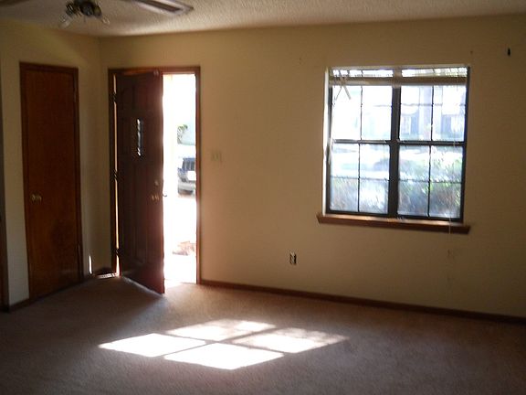 5th image of 2614 Meadow Pl