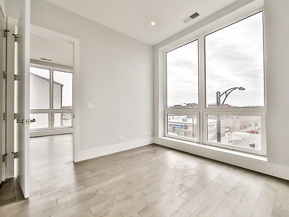 4th image of 2353 W Wabansia Ave #306