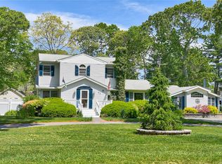 65 Ferndale Ave, Selden, NY 11784