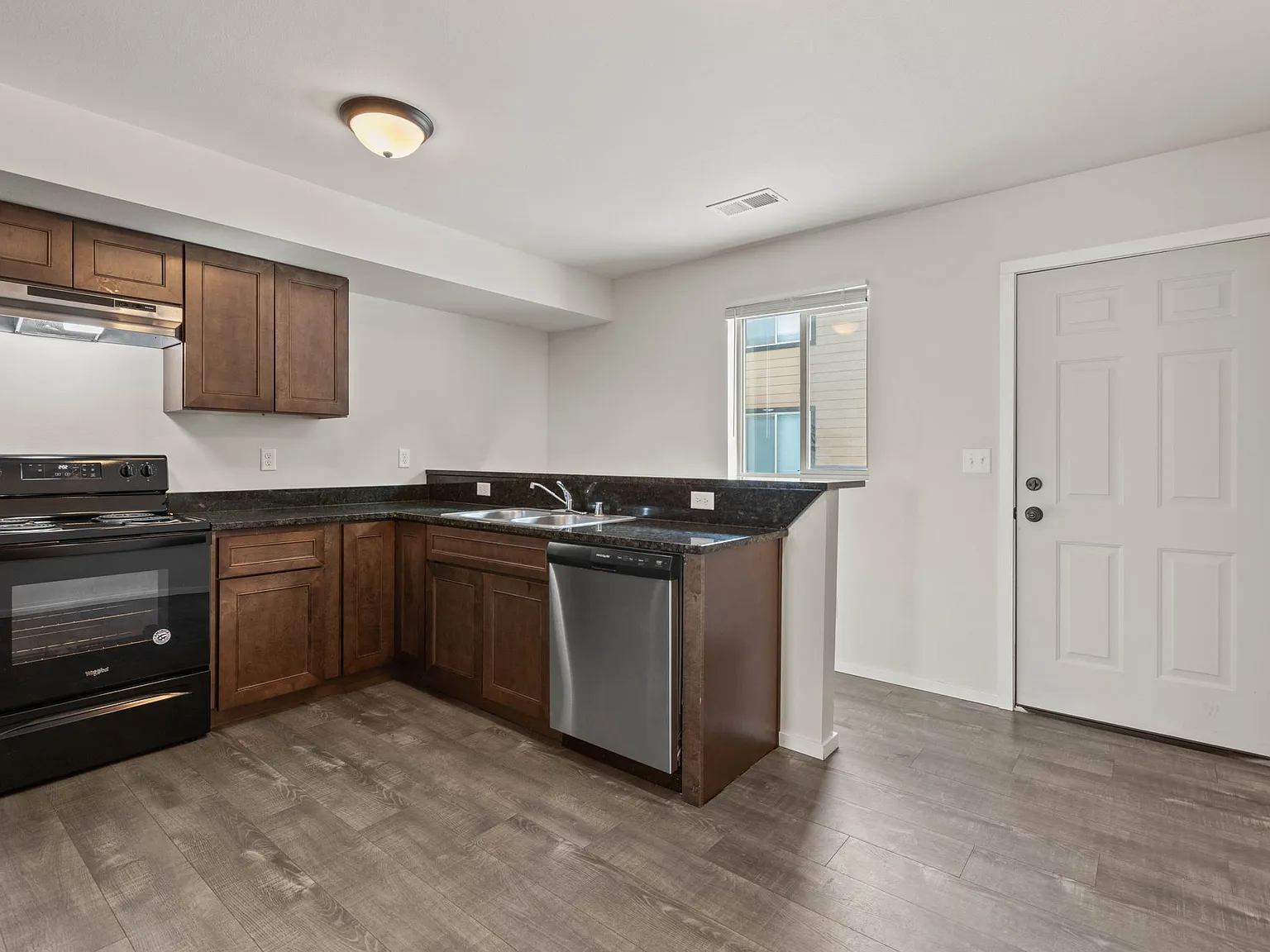 2 bed, 1.5 bath, 1040 sqft, $1,500 — Photo 3