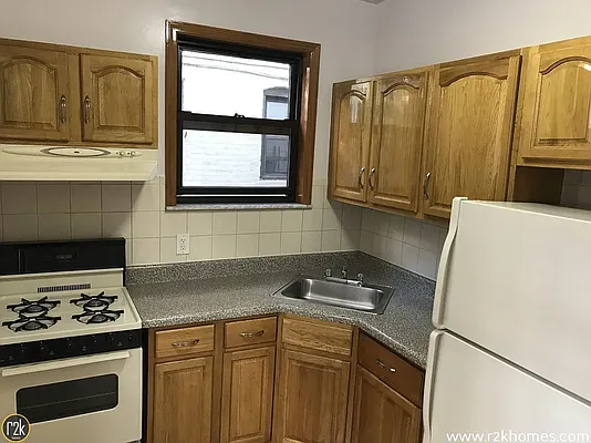 Rented by Realty 2000 Corp | media 1