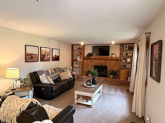 4th image of 2714 Henderson Dr