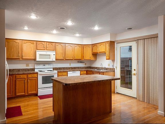 5th image of 6 Lincoln Hts #B