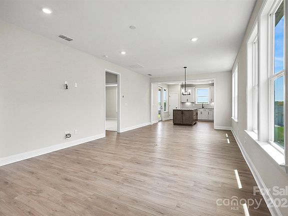 3rd image of 1615 Shoals Ave #158