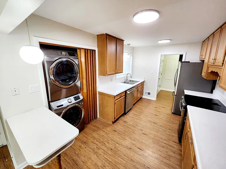 10820 Claire Ln — Photo 9