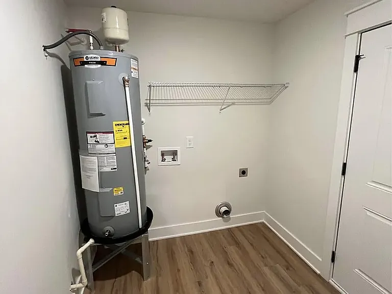 402 Portland Blvd — Photo 6