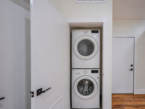 5th image of 145 Roseville Ave #2