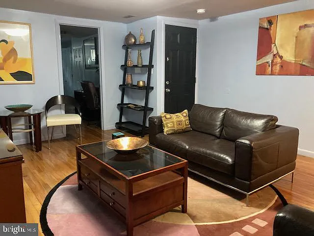 1 bed, 1.5 bath, 1450 sqft, $1,500 — Photo 3