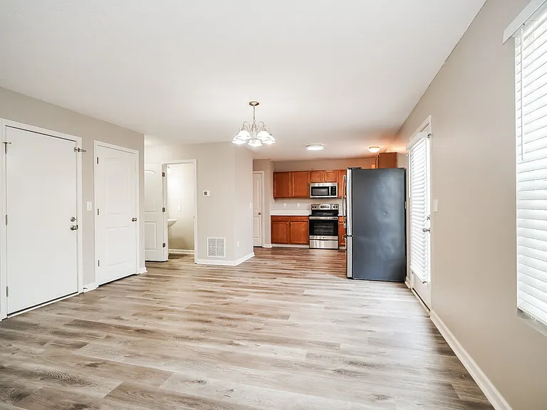 804 Zeller Dr — Photo 10