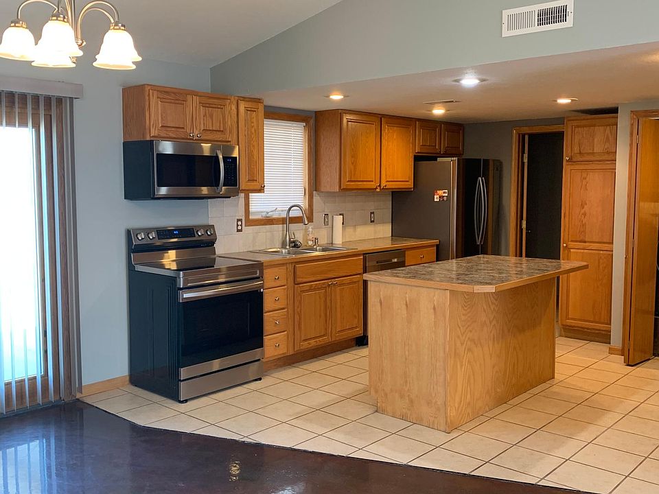 9803 E Snokomo Rd, Hutchinson, KS 67502 Zillow