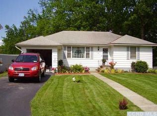 2 Paddock Pl, Hudson, NY 12534