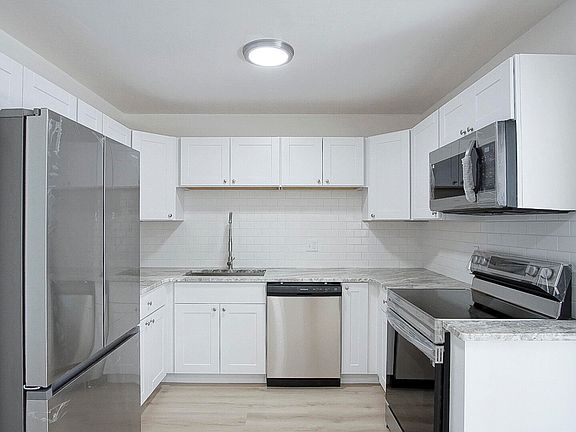 2nd image of 109 SW Essex Drive