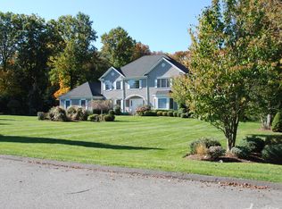 14 Stonewall Ln, Ridgefield, CT 06877