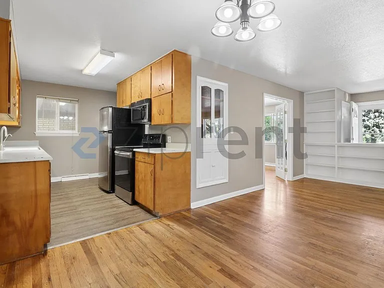 633 E Stuart St — Photo 7