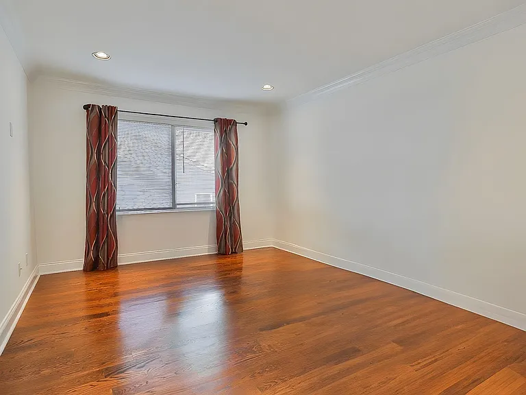 20 Franklin Ave — Photo 8