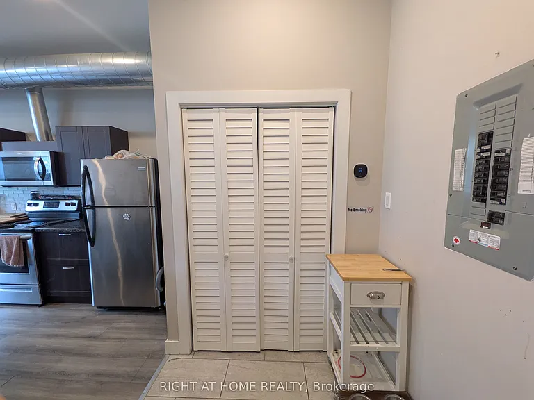 53.5 King St W #4 — Photo 9