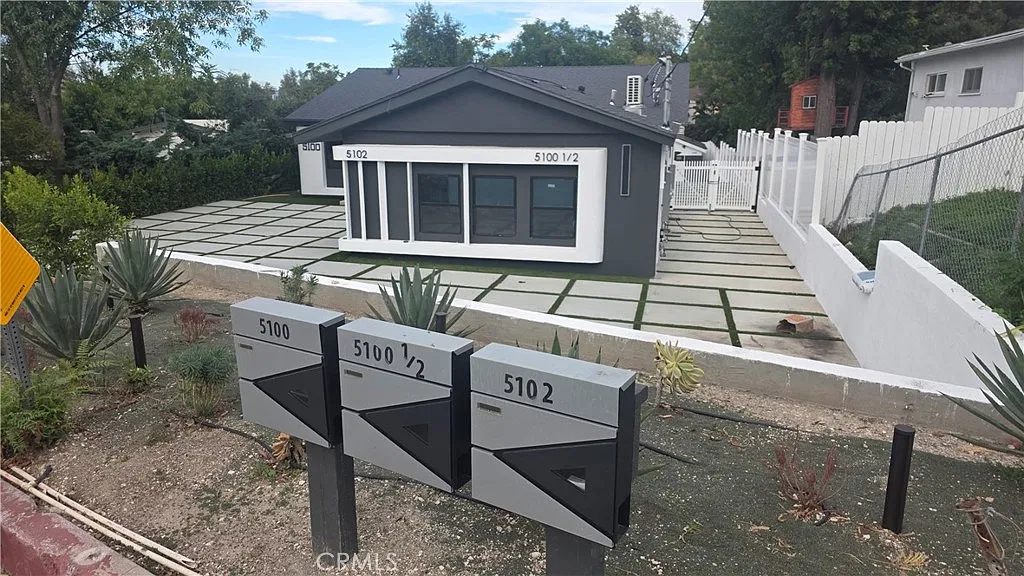 4 bed, 2400 sqft, $7,950 — Photo 3