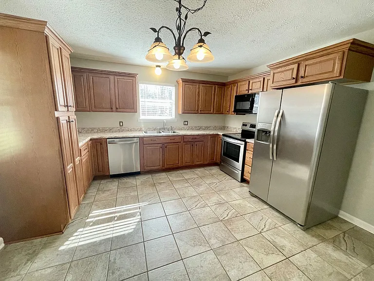 25647 Fairmount Dr — Photo 4