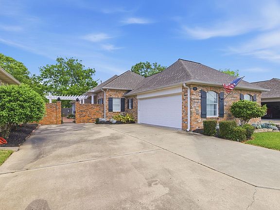 2nd image of 204 Pecanwood Dr