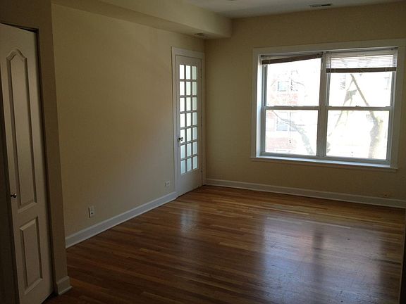 2nd image of 7458 N Greenview Ave APT 2