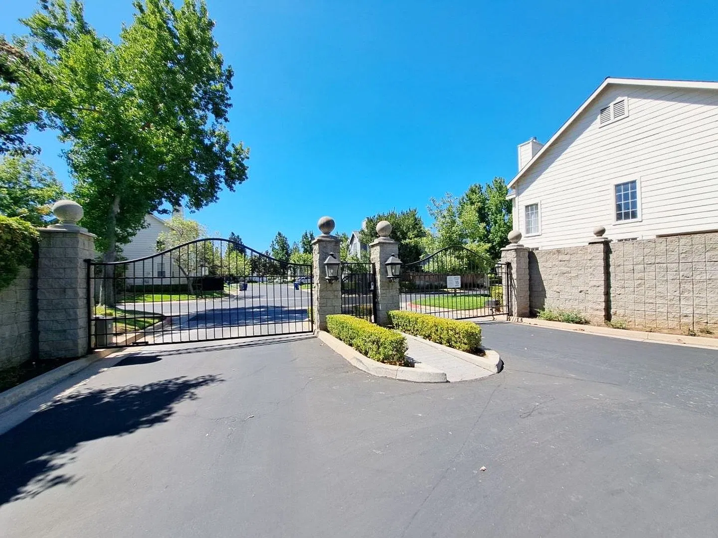 3-Bedroom 2 Story Home in a Gated Community-Virginia Commons! — Photo 3