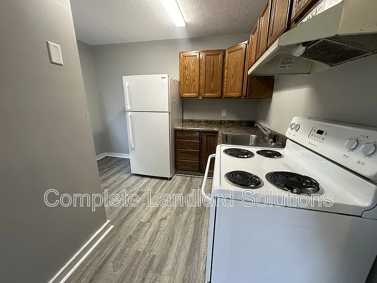 1358 Chestnut St #2 — Photo 3