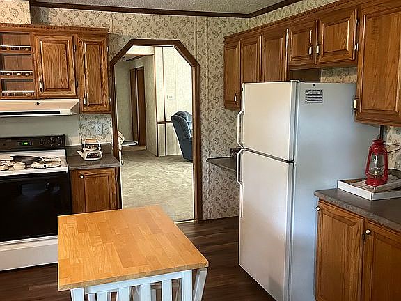 Large kitchen - all oak 