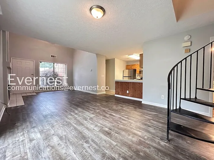 1336 Yorkshire Ln — Photo 6