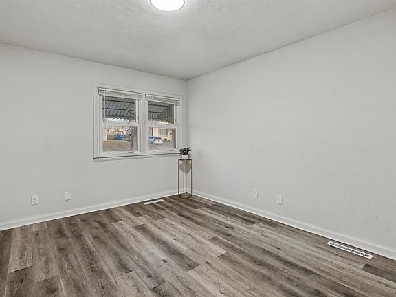 5th image of 1404 S Grand Ave