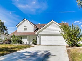 23W160 Woodcroft Dr, Glen Ellyn, IL 60137