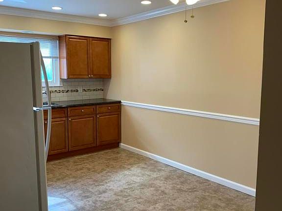 5th image of 1286 S Railroad Ave