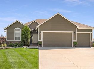 14167 Brookstone Ct, Basehor, KS 66007