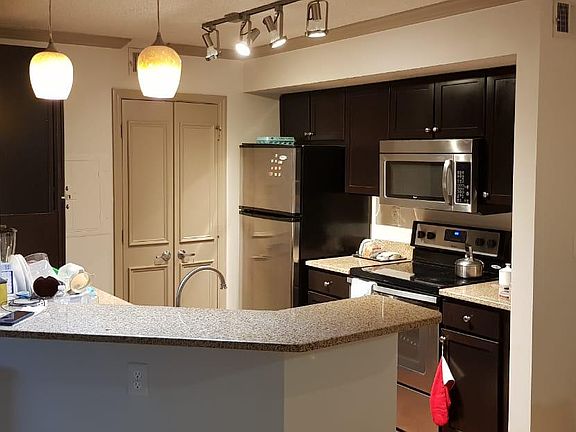 5th image of 2975 NE 190th St APT 201