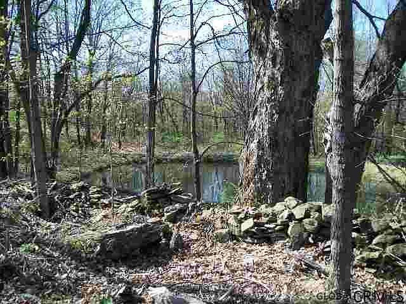 3rd image of 498 PERRY HILL Road