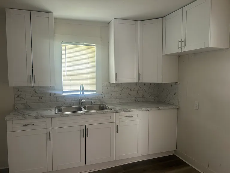 1003 Rondo St — Photo 6