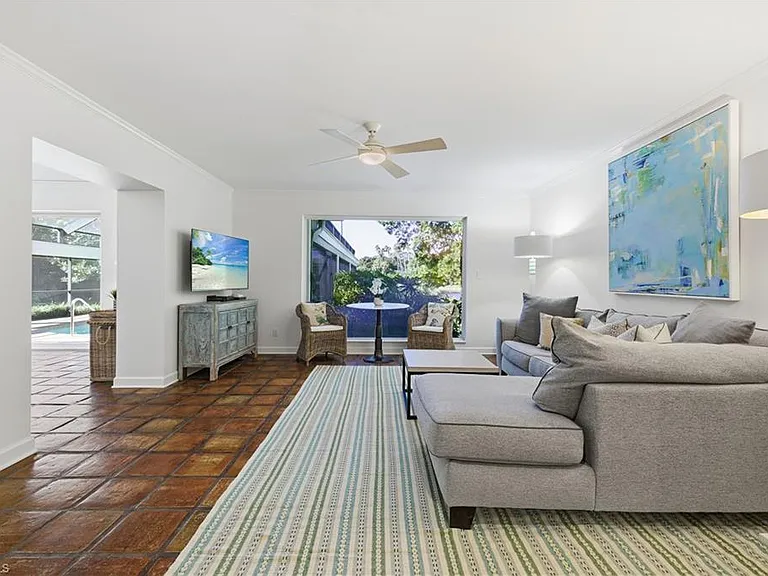 2700 Lantern Ln — Photo 24