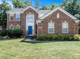 6320 Knob Bend Dr, Grand Blanc, MI 48439