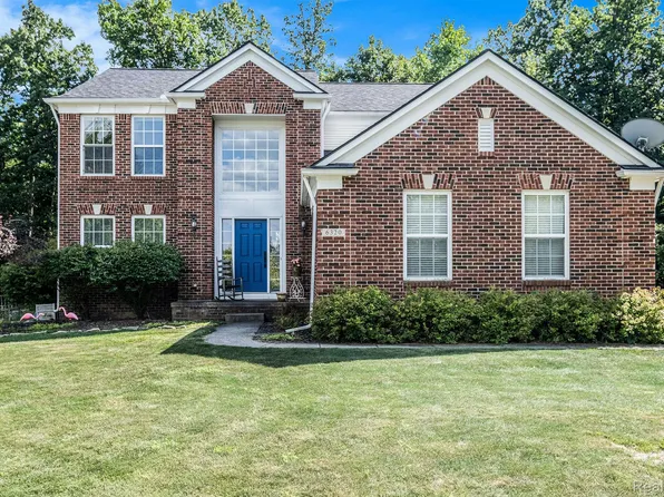 6320 Knob Bend Dr, Grand Blanc, MI 48439