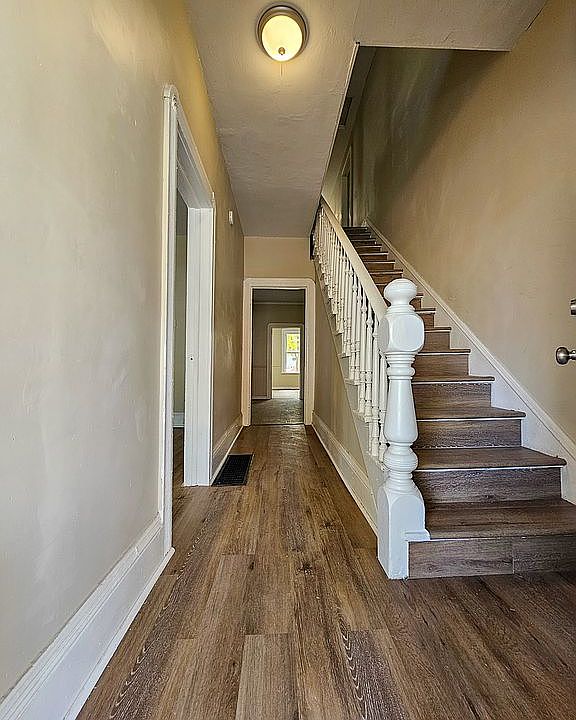 1st image of 509 W Clinton St