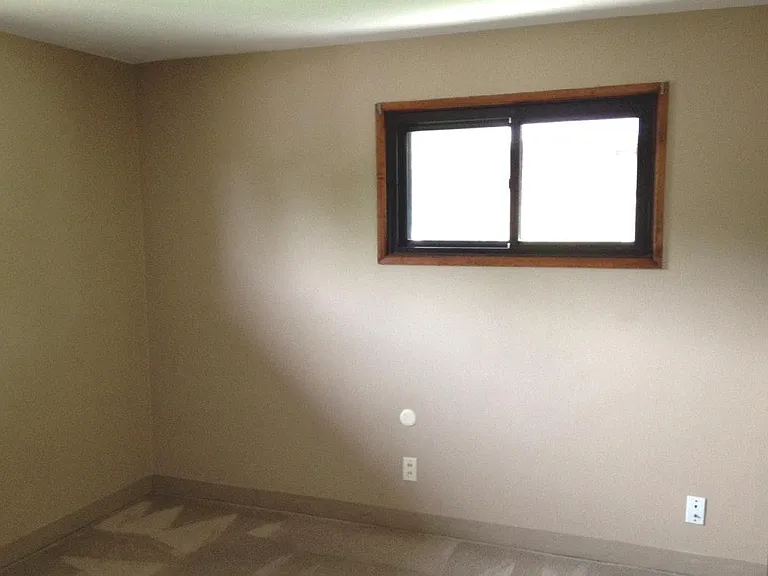 1040 Broadway St E — Photo 6