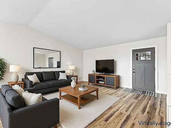 2nd image of 252-254 Aristocrat Dr #252